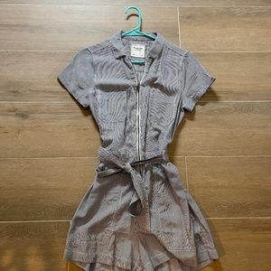 SUPER SALE BEFORE I TAKE TO CONSIGNMENT STORE Abercrombie romper small tall